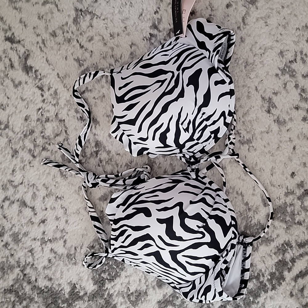New with tags, Victorias Secret Bikini Top 36d